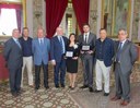 La pianista Chiara Barillà e il baritono Vincenzo Nizzardo, vincitori del concorso di "Uno Mattina in famiglia", premiati dal presidente Giuseppe Raffa